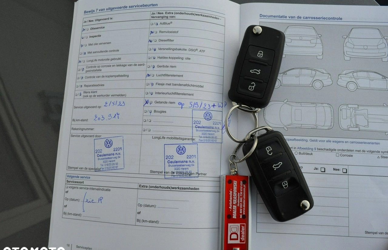 Volkswagen Touran cena 41900 przebieg: 215000, rok produkcji 2015 z Hrubieszów małe 781